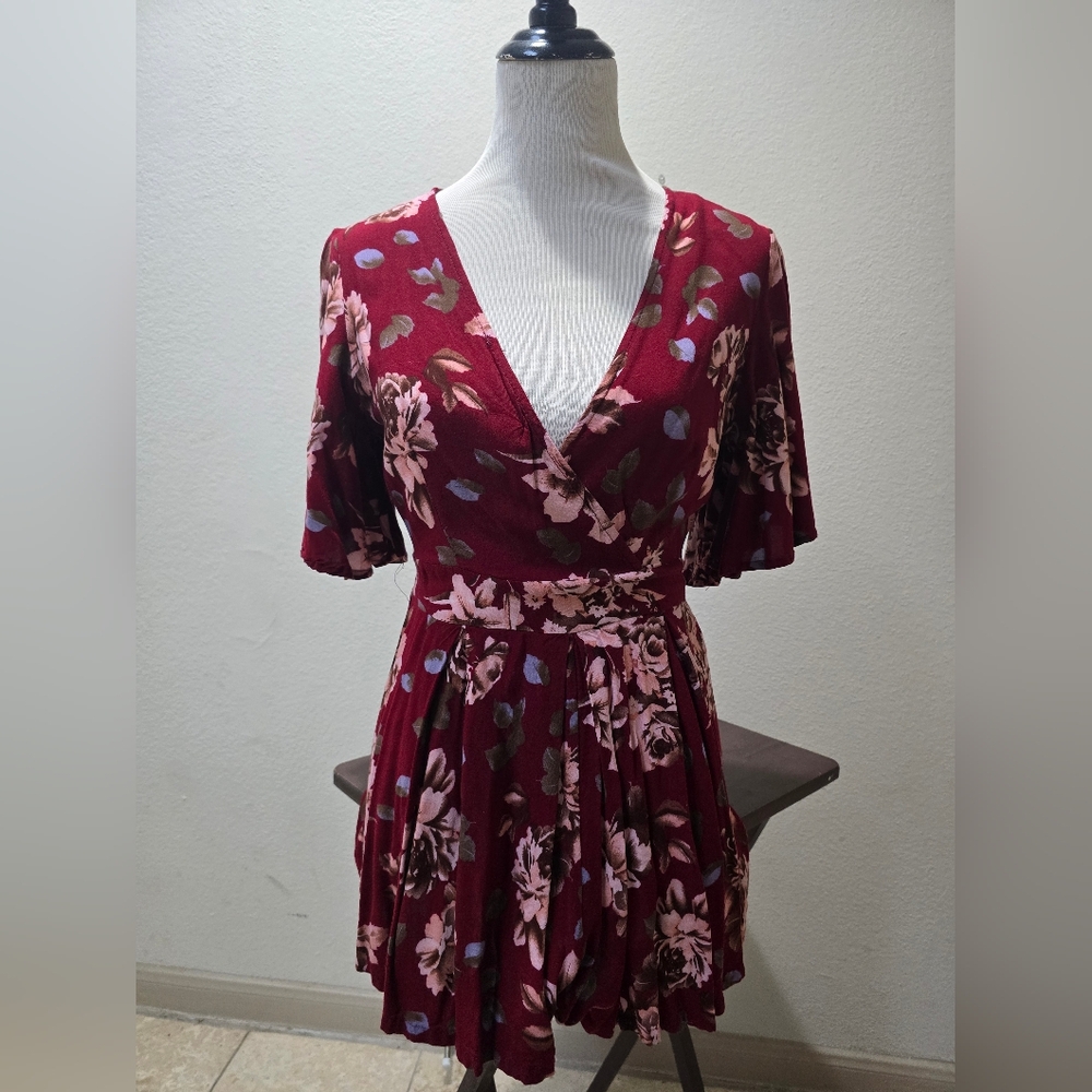 SHEIN Burgundy Floral V-Neck Romper